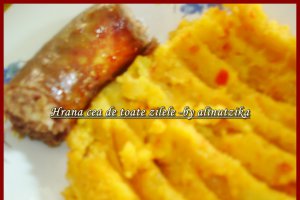 Cartofi taranesti cu carnati de casa