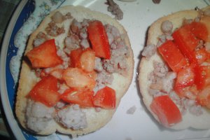 Bruschette cu carnati