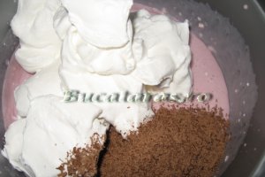 Tort diplomat cu  ciocolata si mure