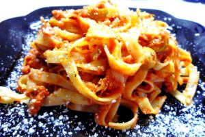 Tagliatelle cu ton si masline
