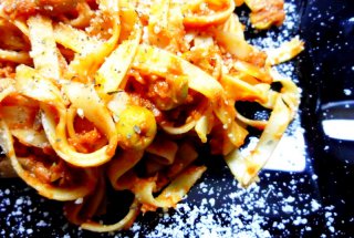 Tagliatelle cu ton si masline