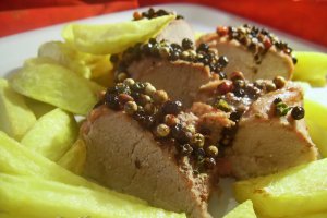 Muschiulet de porc in crusta de piper