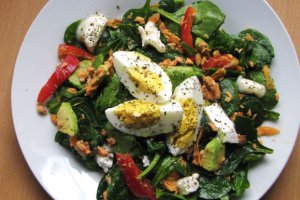 Salata de spanac cu somon si avocado