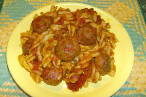 Fusilli cu bilute de carne tocata