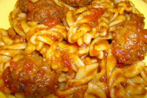 Fusilli cu bilute de carne tocata