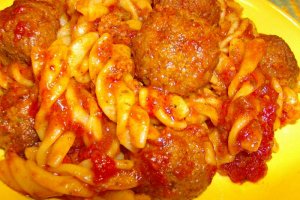 Fusilli cu bilute de carne tocata