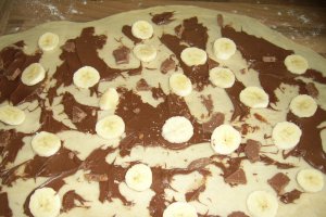 Rulouri cu banane,nutella si ciocolata