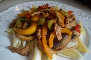 Salata calda cu paste