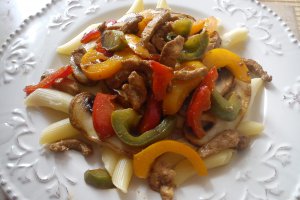 Salata calda cu paste