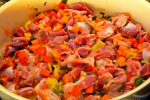 Pipote de pui cu ciuperci si legume