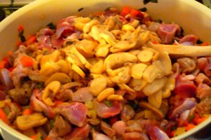 Pipote de pui cu ciuperci si legume