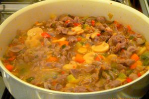 Pipote de pui cu ciuperci si legume