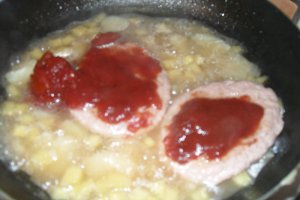 Hamburger de pui cu ceapa si mar