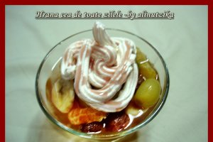 Salata de fructe cu caramel si frisca