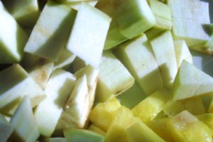 Sote de vinete, dovlecei, ananas și germeni de soia & Cous - cous