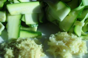 Sote de vinete, dovlecei, ananas și germeni de soia & Cous - cous