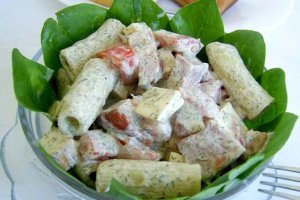 Salata cu sunca,paste si spanac