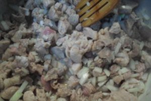 Mâncare de linte cu carne de porc