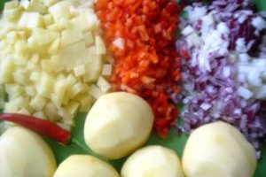 Ciorbă  de peşte (capete + cozi de somn şi somon, păstrăv)