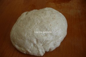 Placinte cu branza sarata si ceapa verde