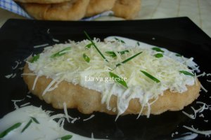 Placinte cu branza sarata si ceapa verde