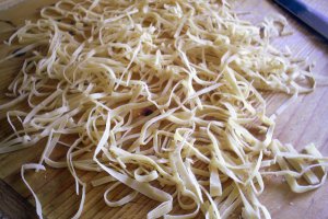 Supa de legume cu taitei de casa
