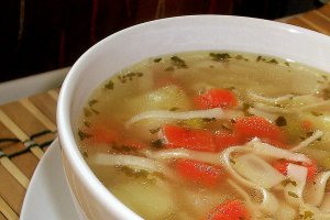 Supa de legume cu taitei de casa