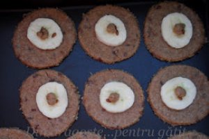 Biscuiți din făină integrală, semințe de in și banane - de post