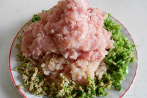 Chiftelute de sezon cu carne de curcan si pui cu verdeturi