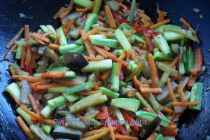 Orez sote cu legume în stil chinezesc (de post)