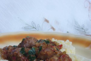 Cous-cous cu tocana de porc