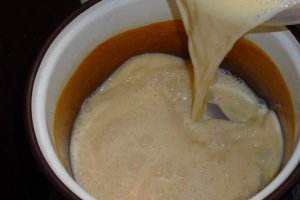 Tort cu crema de zahar ars