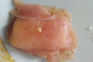 Snitel din piept de pui cu cascaval