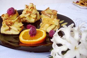 Clătite cu urdă şi orange curd