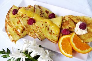 Clătite cu urdă şi orange curd