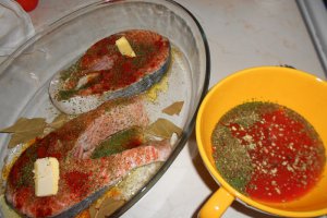 Medalion de somon la cuptor cu mamaliguta