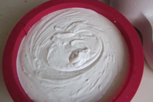 Tort cu  branza cremoasa si dulceata de afine