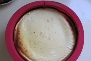 Tort cu  branza cremoasa si dulceata de afine