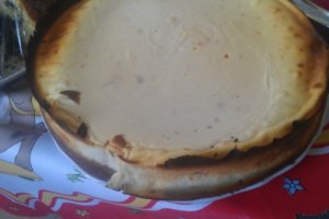 Tort cu  branza cremoasa si dulceata de afine