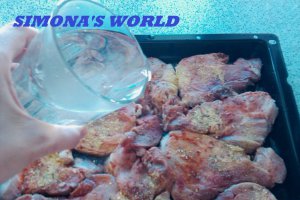 Porc la tava in sos de rosii si usturoi