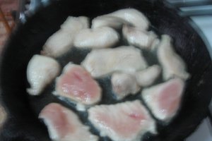 Piept de curcan cu ciuperci si smantana