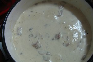 Piept de curcan cu ciuperci si smantana