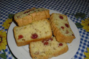 Prajitura pufoasa cu nuca si cirese