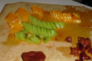 Minitarte cu crema cremsnit si fructe