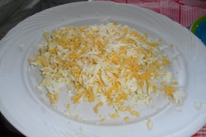 Paine cu margarina si cu ou razalit
