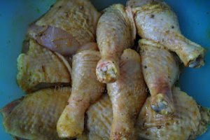 Pulpe de pui cu legume la cuptor