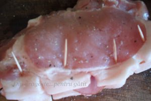 Cotlet de porc umplut cu ananas & Orez cu stafide și curry
