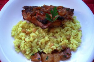 Cotlet de porc umplut cu ananas & Orez cu stafide și curry