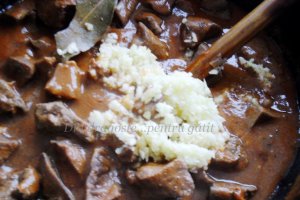 Tochitură din ficat şi inimă de porc & Mămăligă cu unt