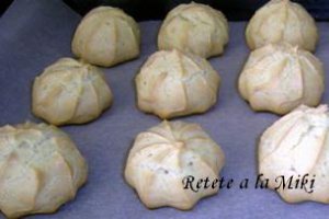 Profiterol cu inghetata de capsuni